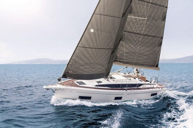 Bavaria C38 | Twelve