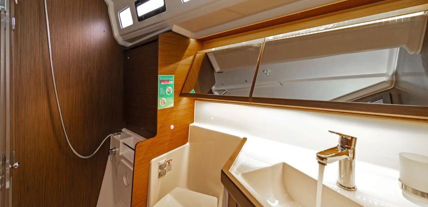 Beneteau Oceanis 40.1 | First Touch