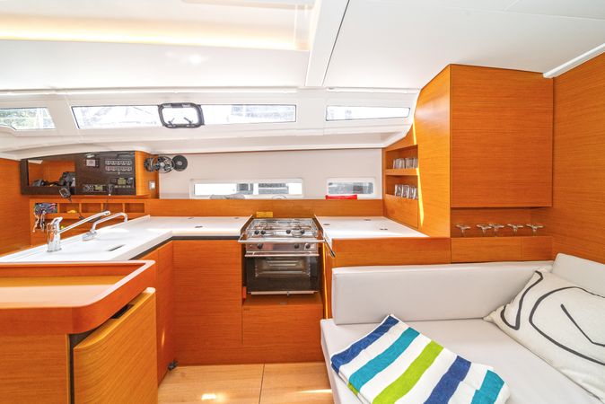 Jeanneau Sun Odyssey 410 | First Date