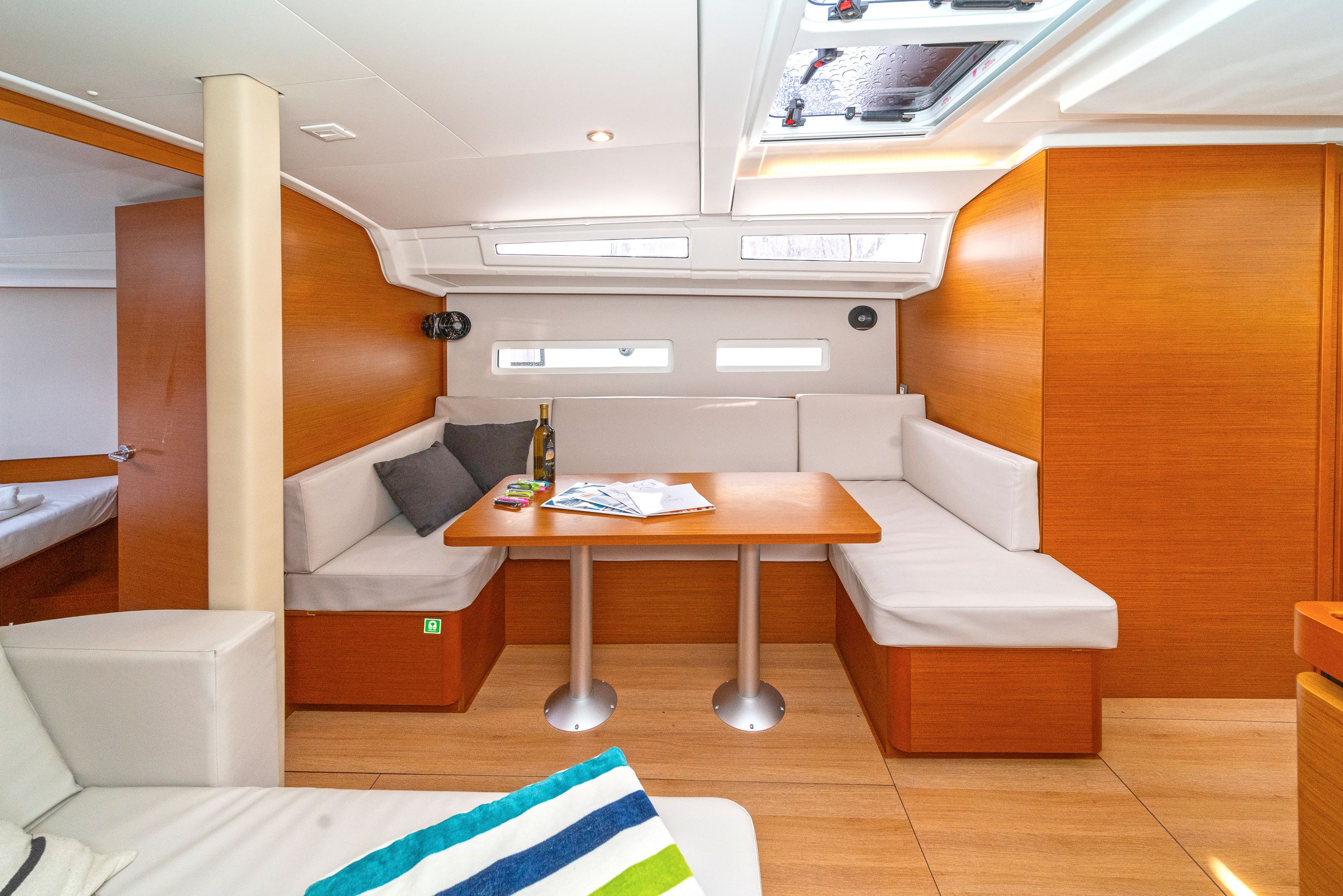 Jeanneau Sun Odyssey 410 | First Date