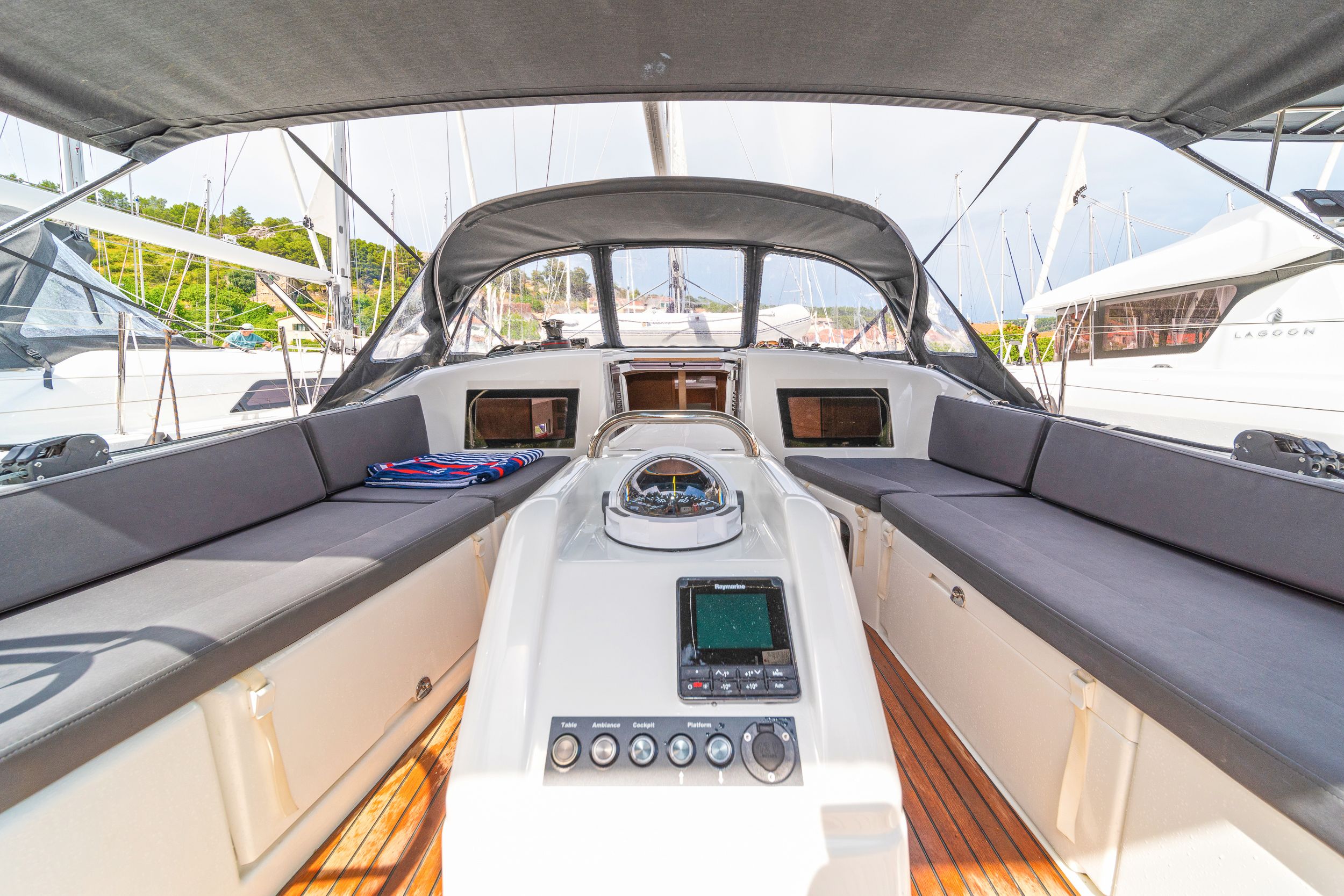 Jeanneau Sun Odyssey 410 | First Date