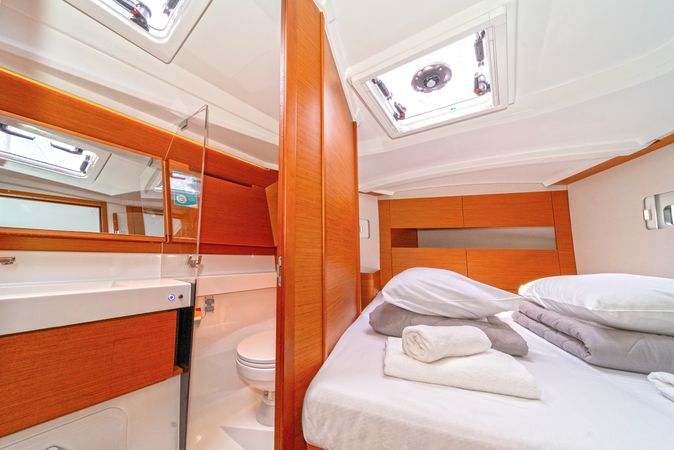 Jeanneau Sun Odyssey 410 | First Date