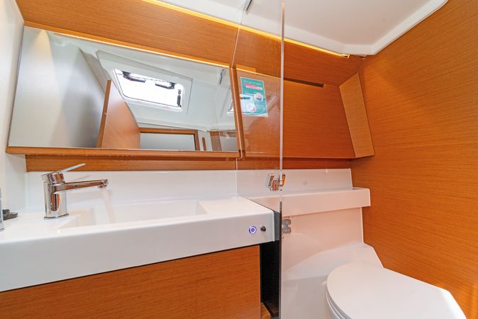 Jeanneau Sun Odyssey 410 | First Date