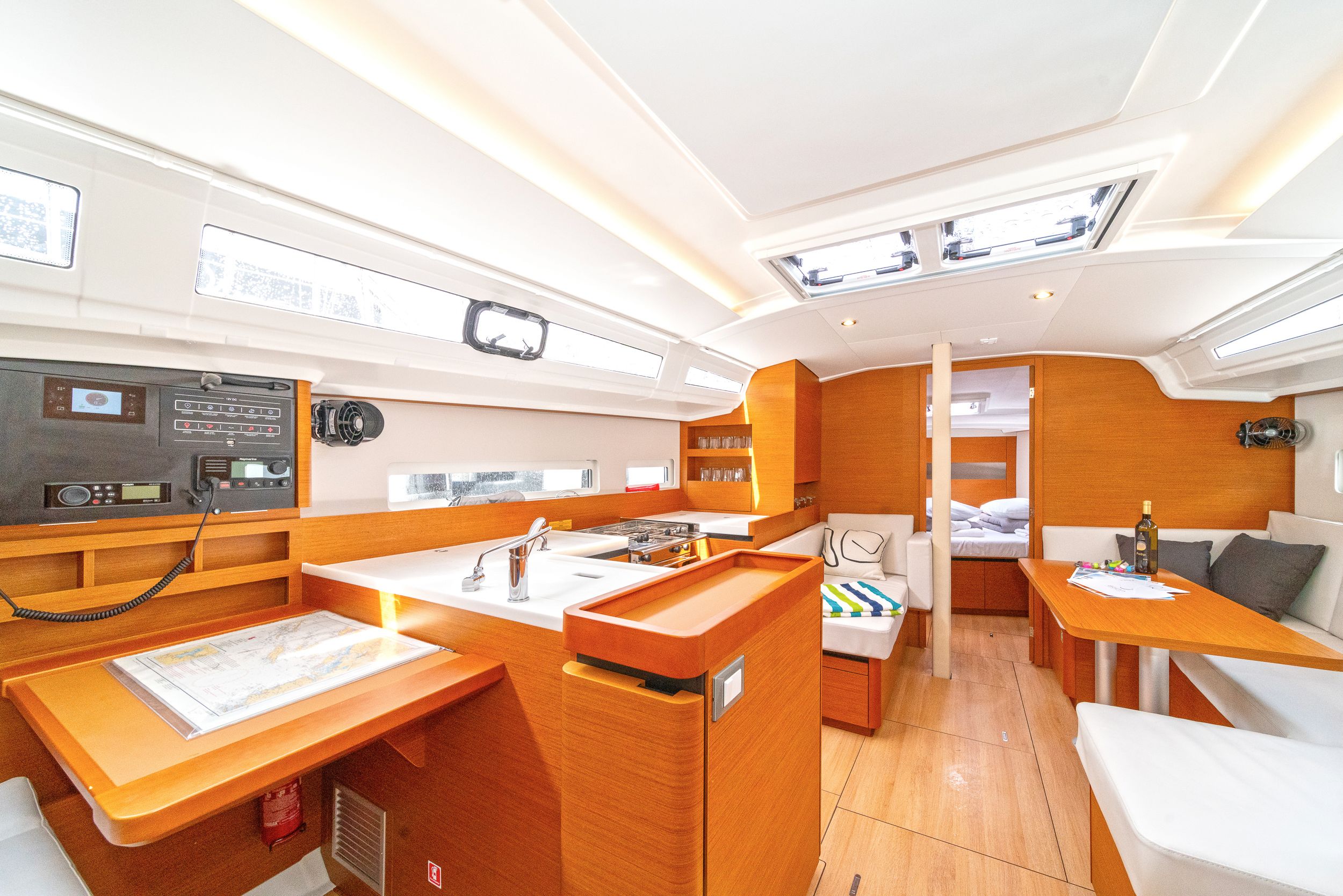 Jeanneau Sun Odyssey 410 | First Date