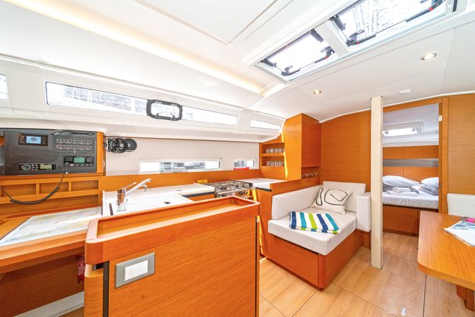 Jeanneau Sun Odyssey 410 | First Date