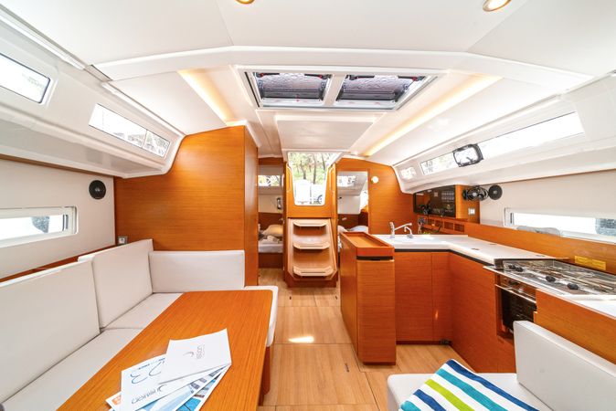 Jeanneau Sun Odyssey 410 | First Date