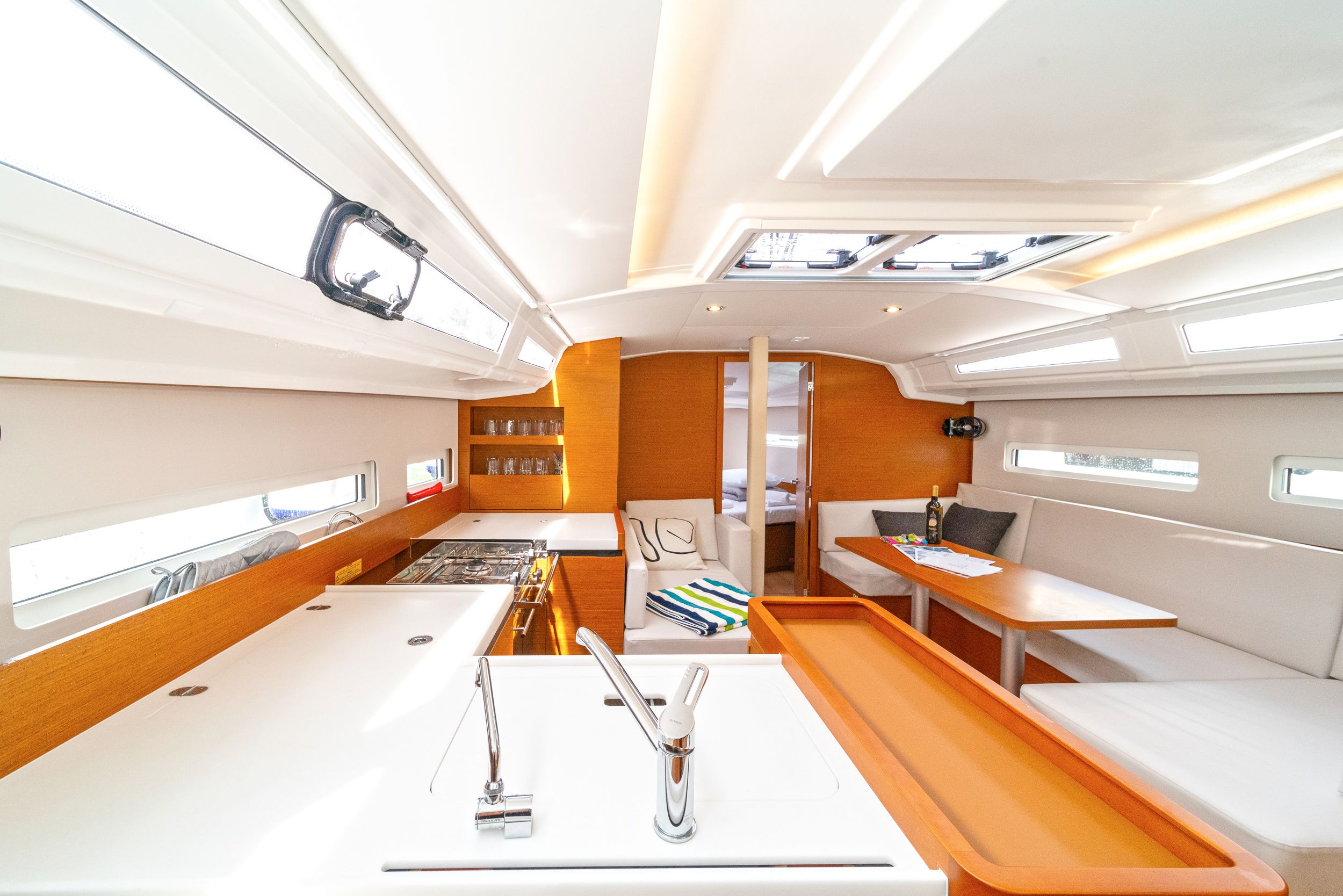 Jeanneau Sun Odyssey 410 | First Date