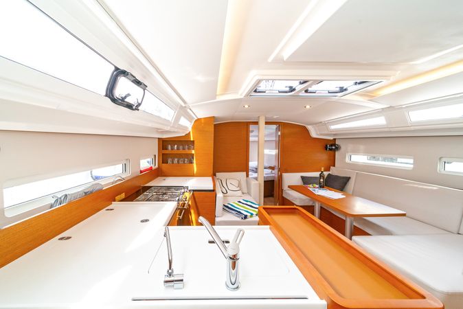 Jeanneau Sun Odyssey 410 | First Date