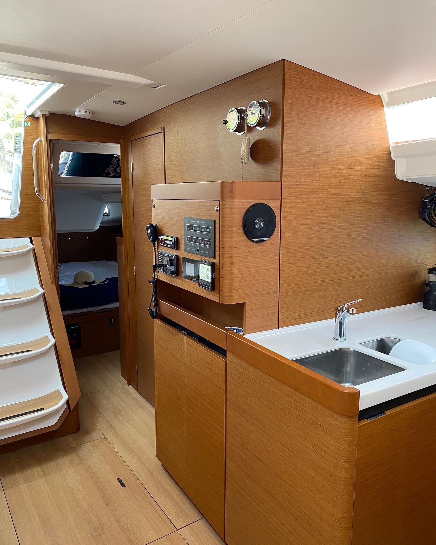 Jeanneau Sun Odyssey 490 | Etheria