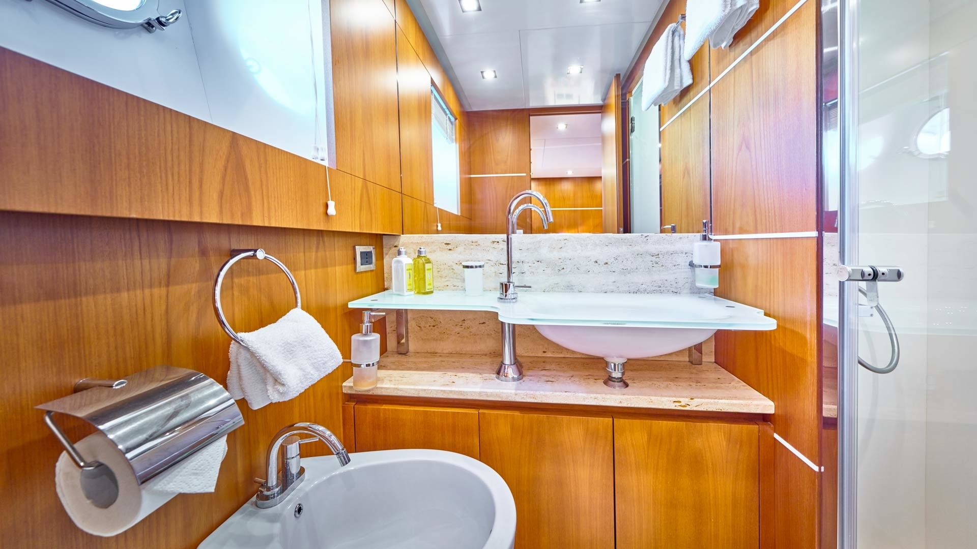 Canados 86 | Karisma