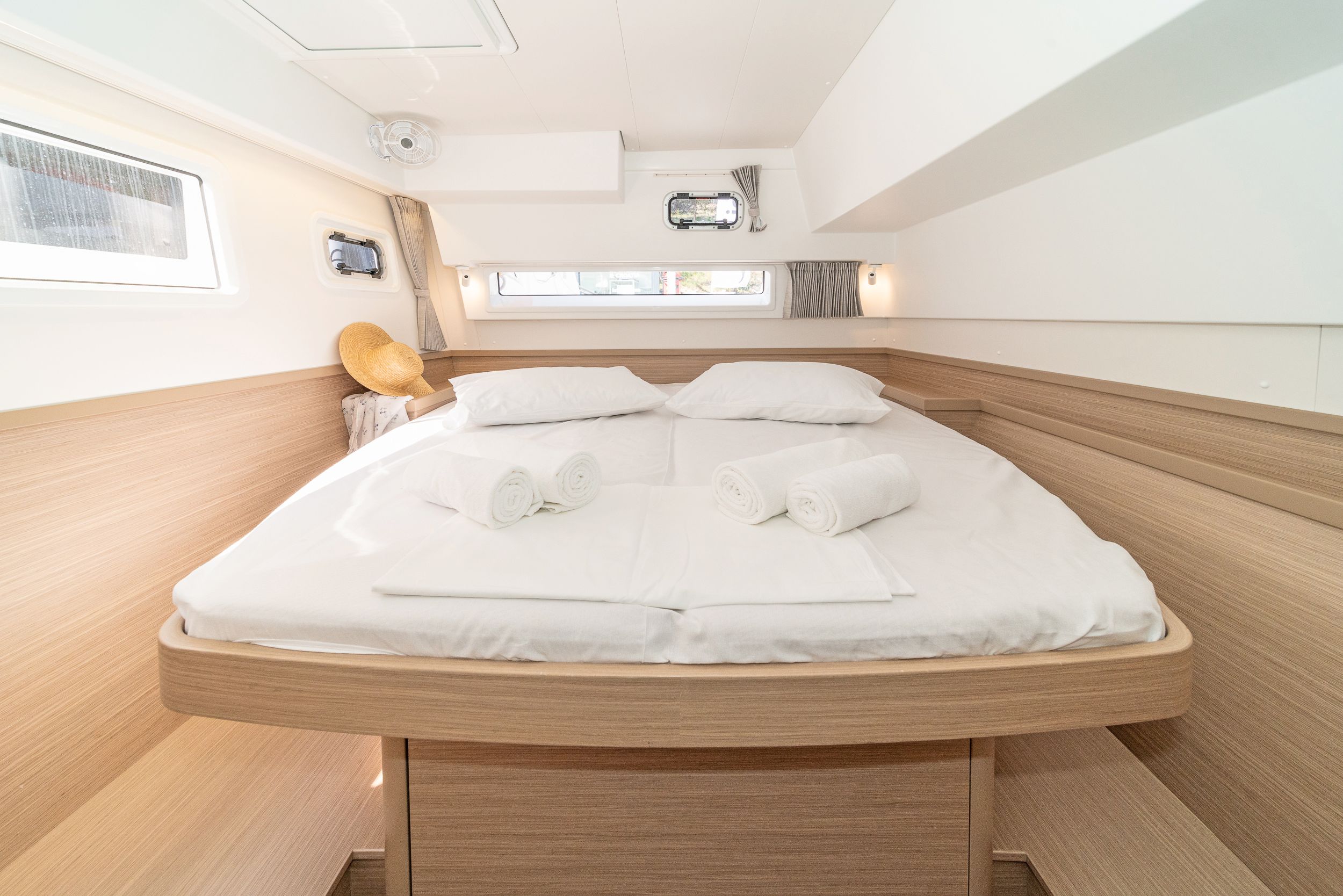 Lagoon 42 | First Dance