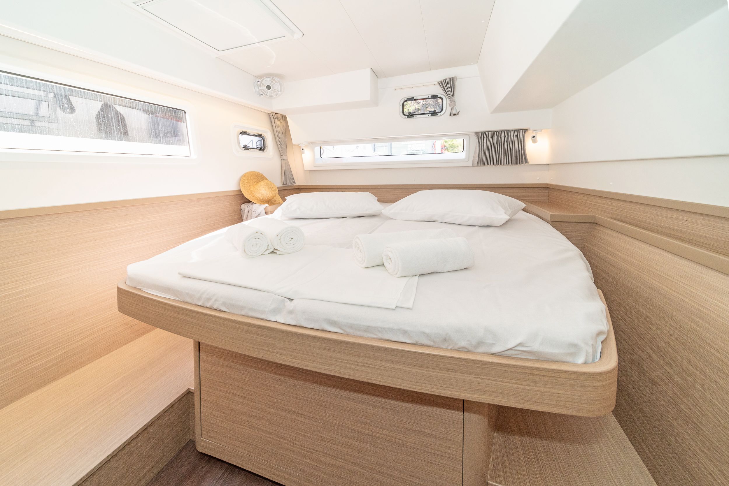 Lagoon 42 | First Dance