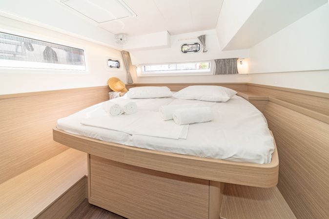 Lagoon 42 | First Dance