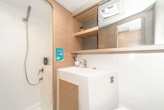 Lagoon 42 | First Dance