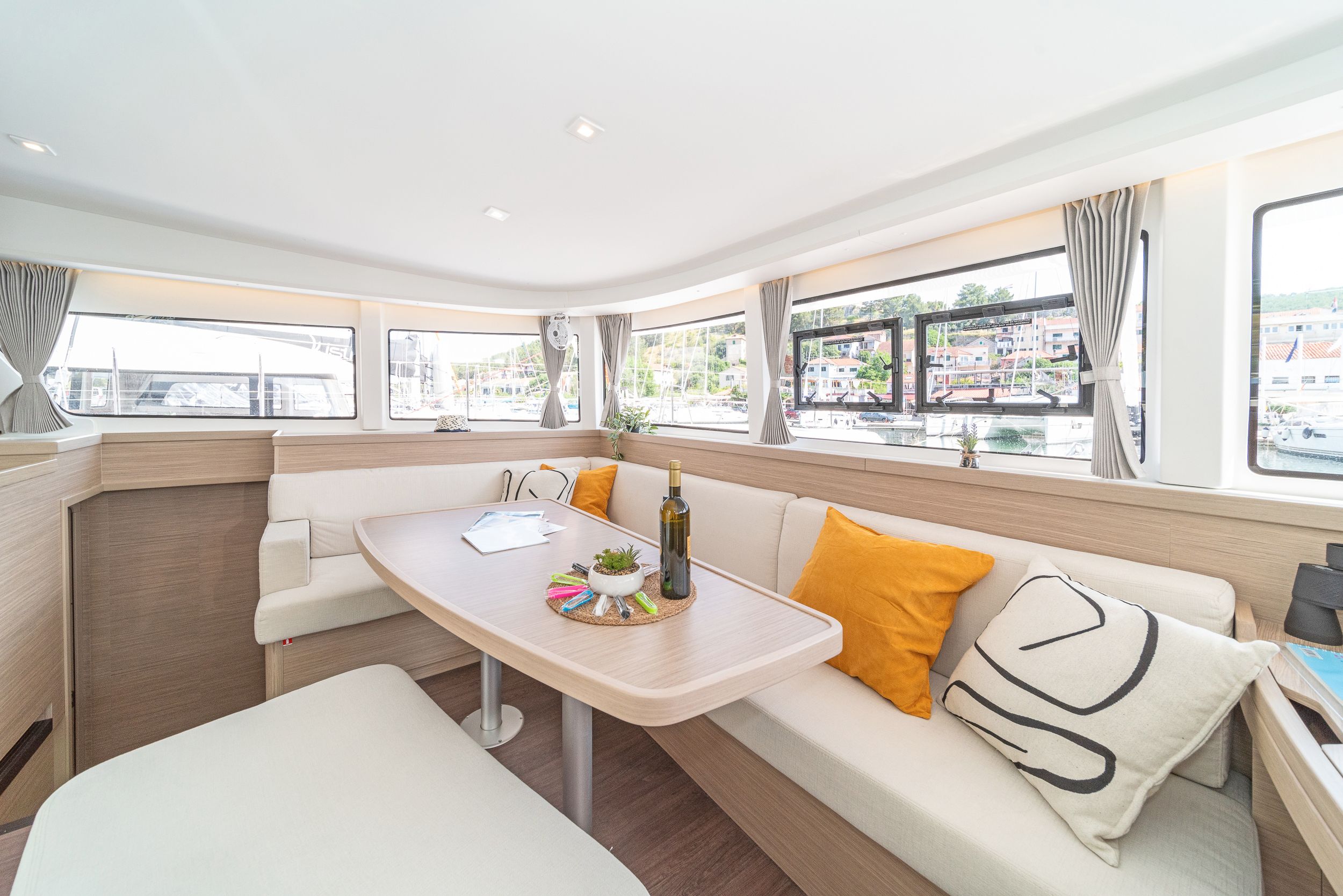 Lagoon 42 | First Dance