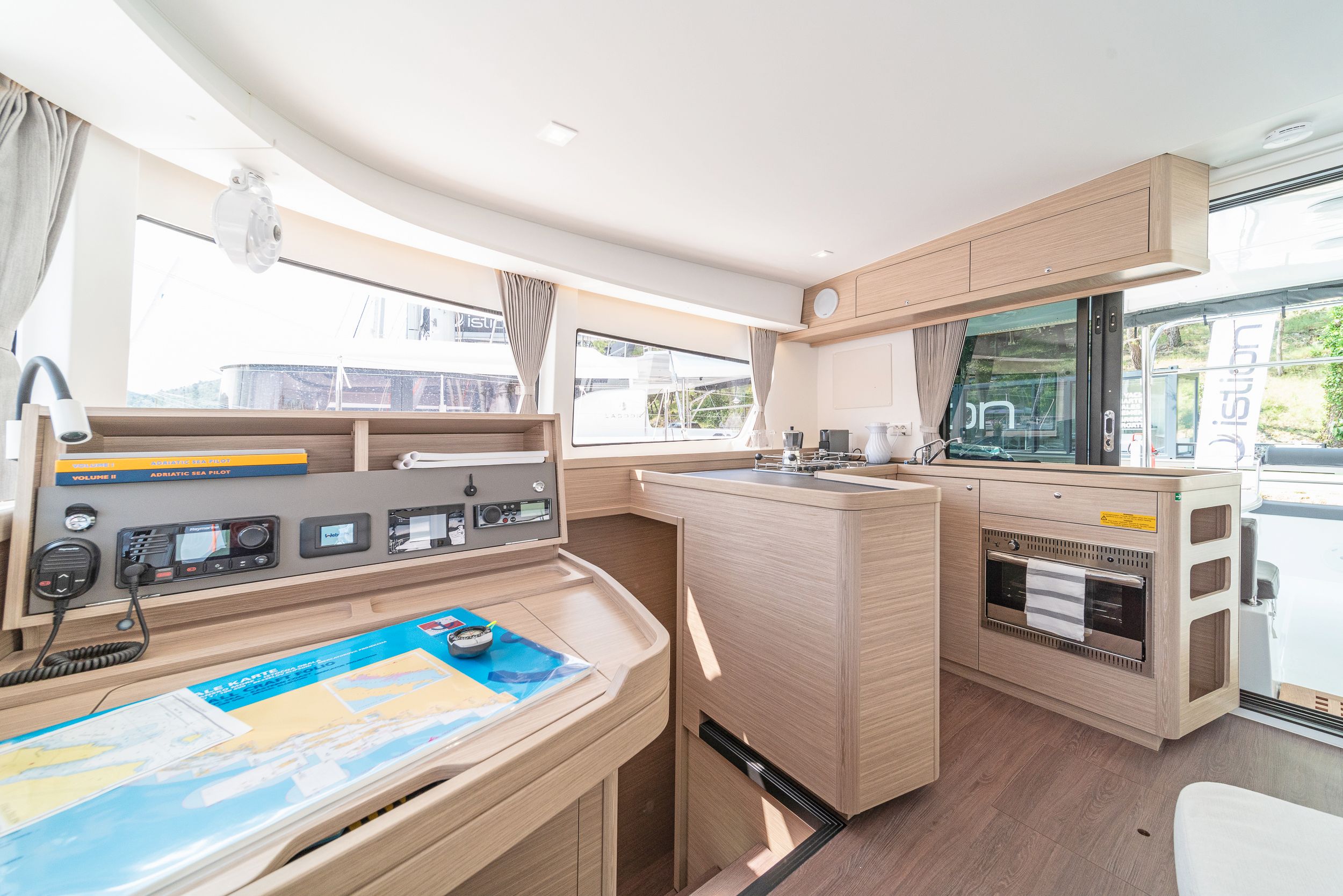 Lagoon 42 | First Dance