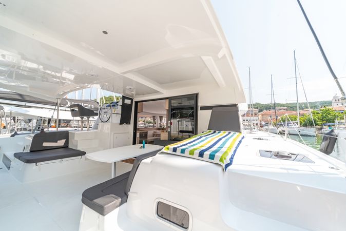 Lagoon 42 | First Dance