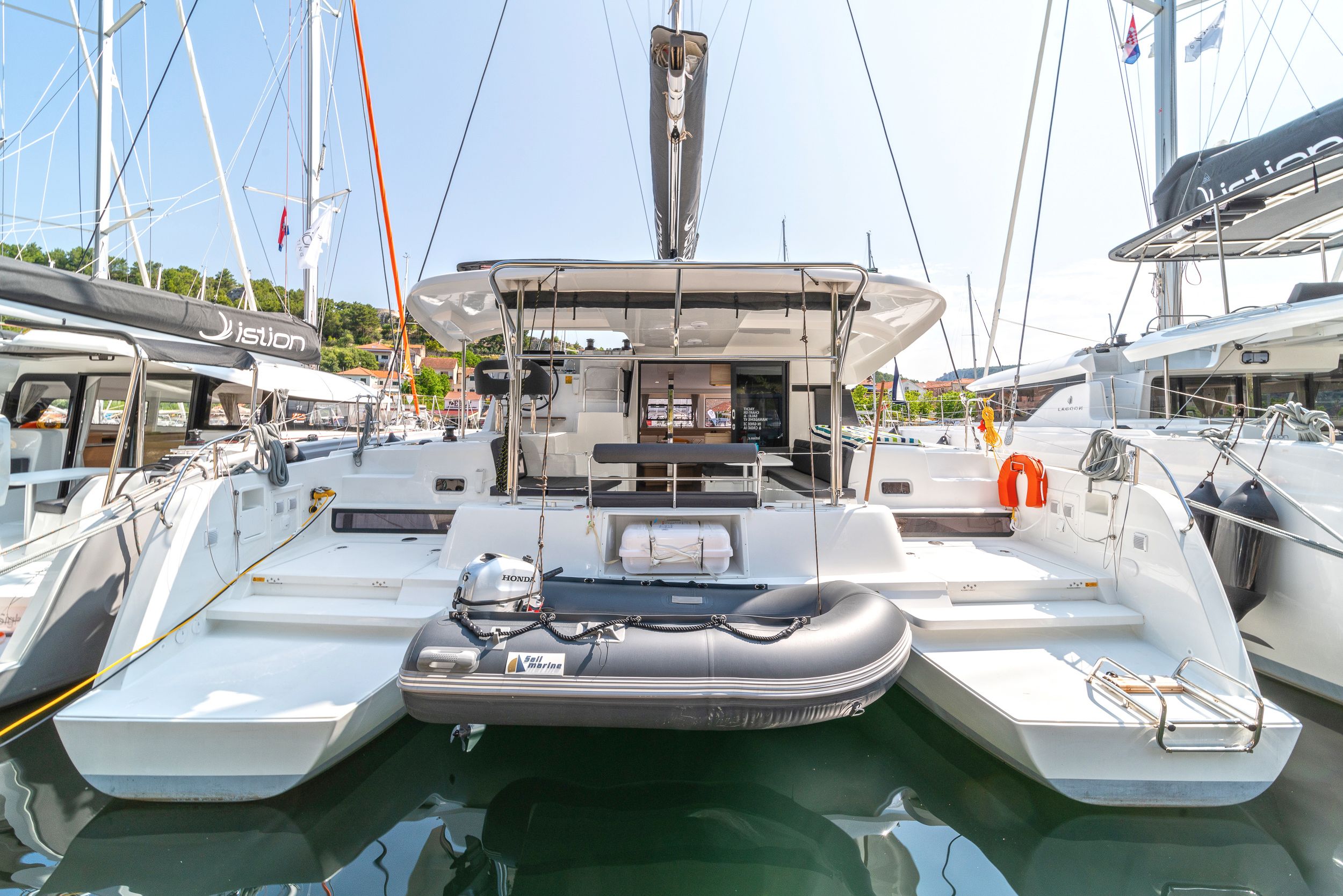 Lagoon 42 | First Dance