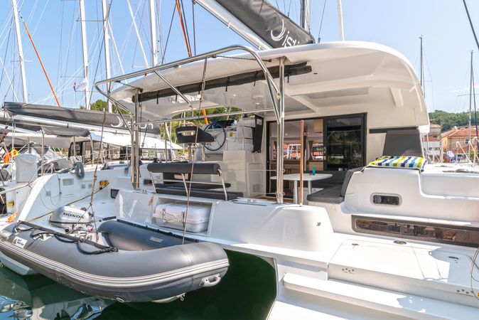 Lagoon 42 | First Dance