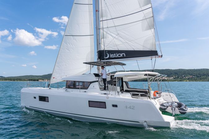 Lagoon 42 | First Dance