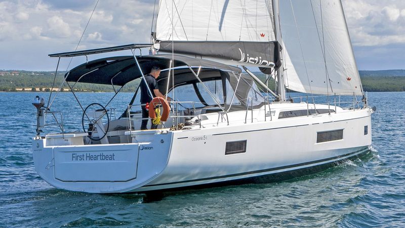 Beneteau Oceanis 51.1 | First Heartbeat