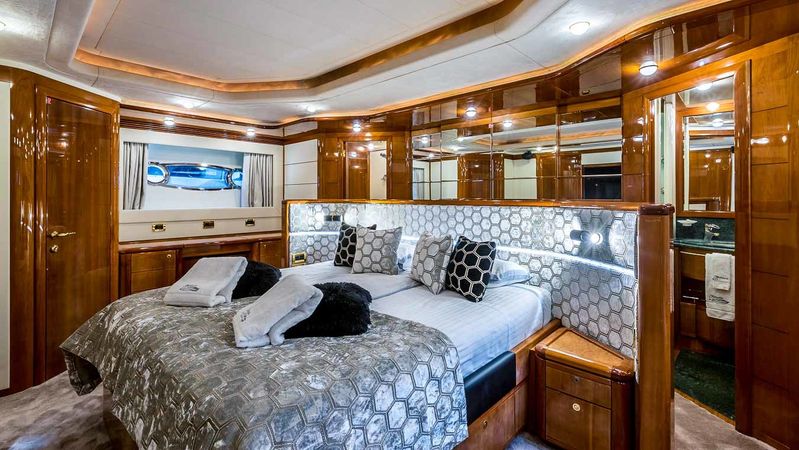 Ferretti 880 | Miss Katariina