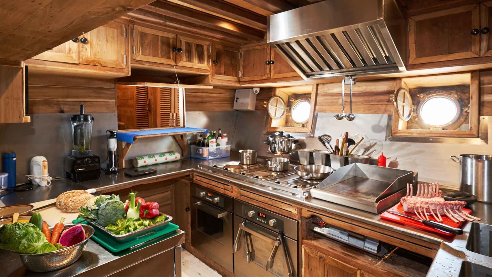 Custom Built Phinisi | Oracle