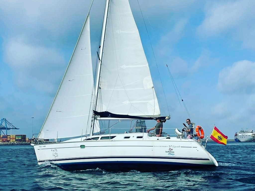 Jeanneau Sun Odyssey 37 | Rebeca y Samuel