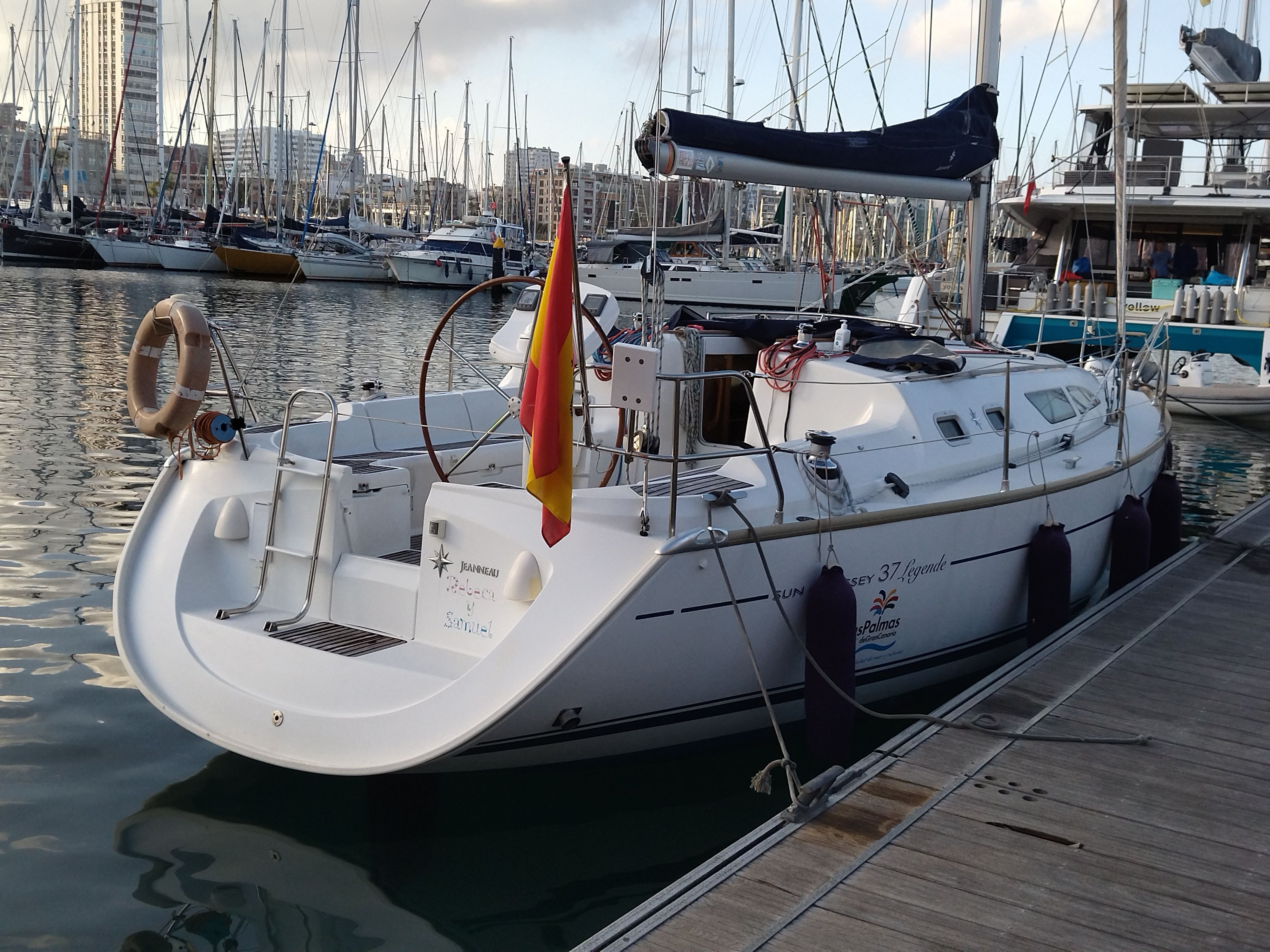 Jeanneau Sun Odyssey 37 | Rebeca y Samuel