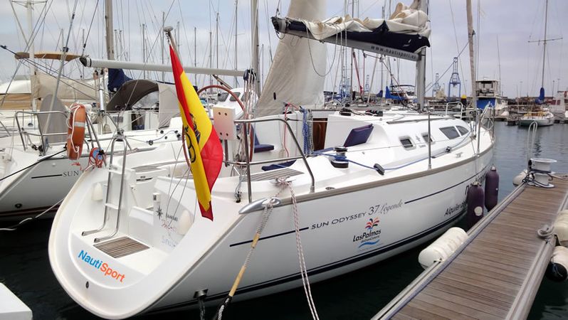 Jeanneau Sun Odyssey 37 | Rebeca y Samuel