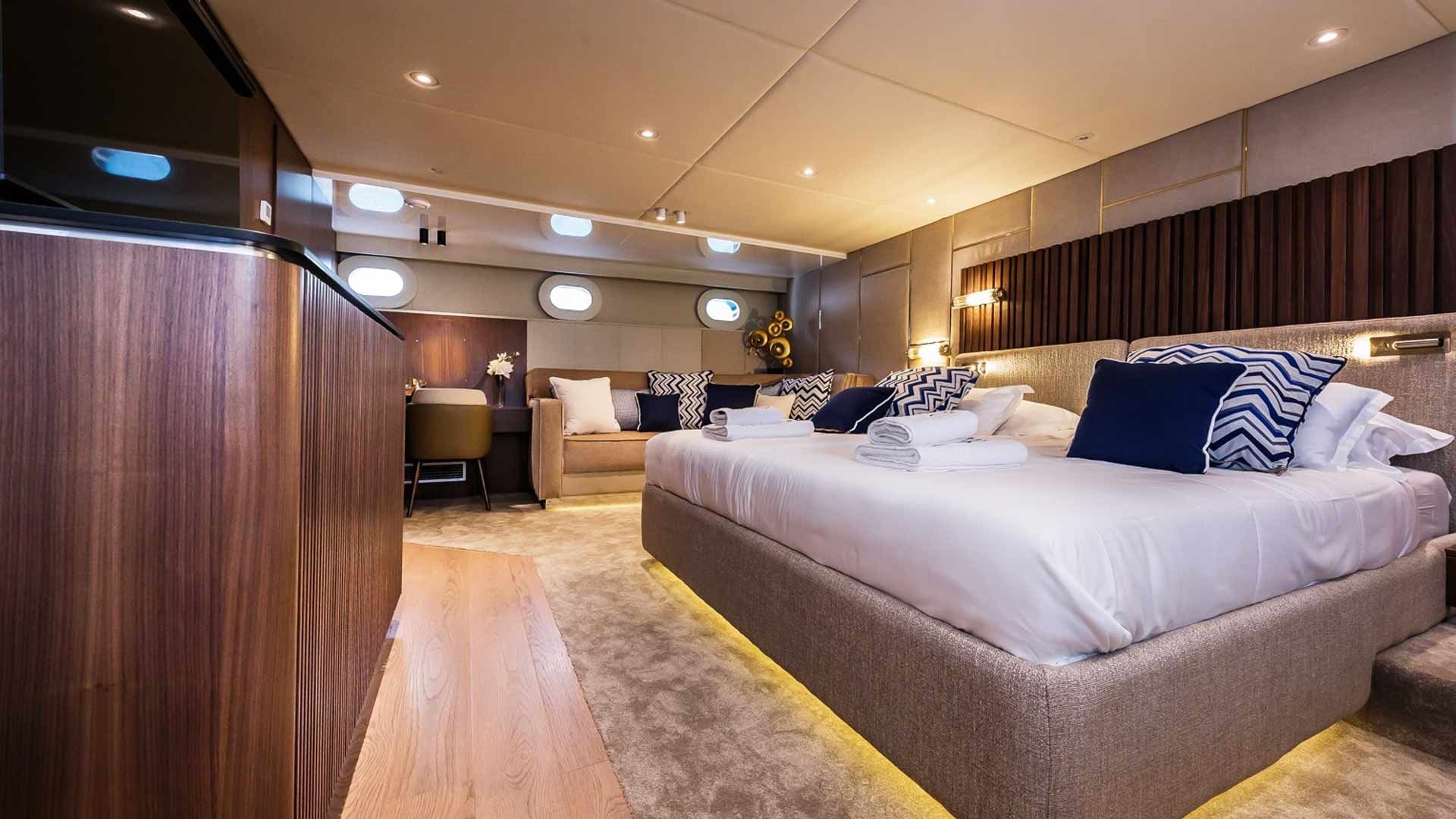 Custom Built 157 | Clase Azul