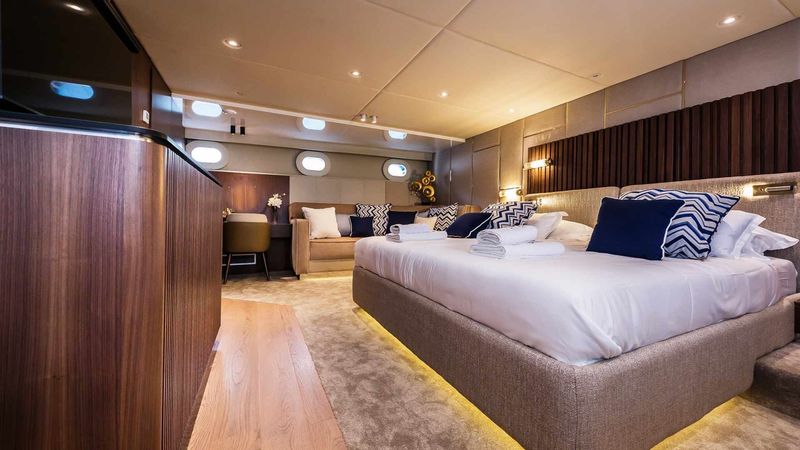 Custom Built 157 | Clase Azul