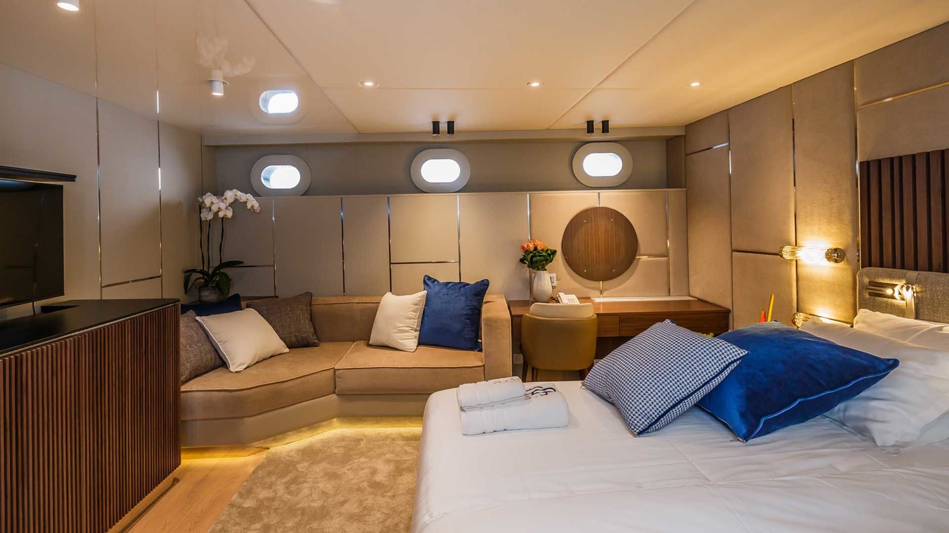 Custom Built 157 | Clase Azul