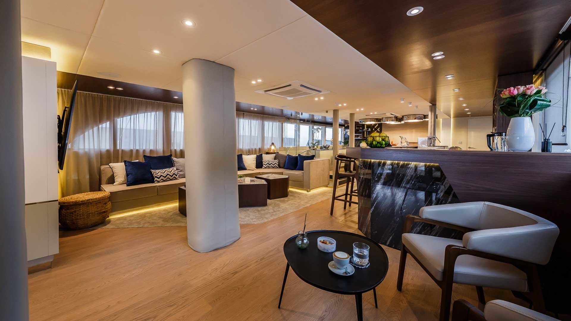 Custom Built 157 | Clase Azul