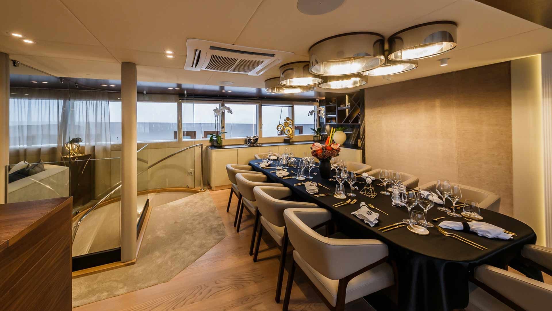 Custom Built 157 | Clase Azul