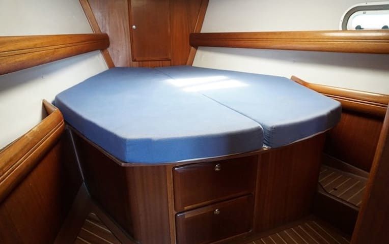 Bavaria Cruiser 41 | True Blue