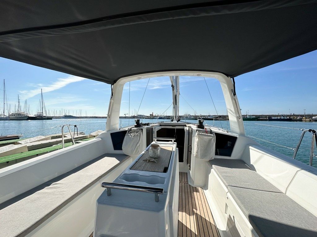 Beneteau Oceanis 38.1 | Triton