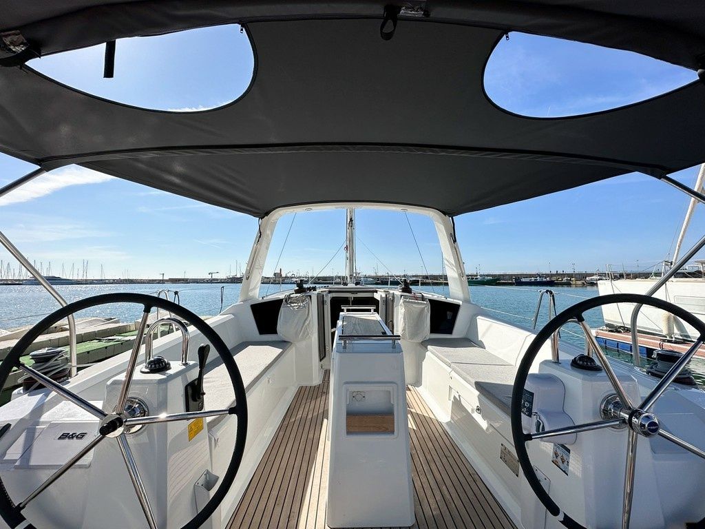 Beneteau Oceanis 38.1 | Triton