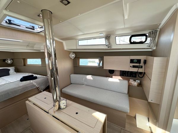 Beneteau Oceanis 38.1 | Triton
