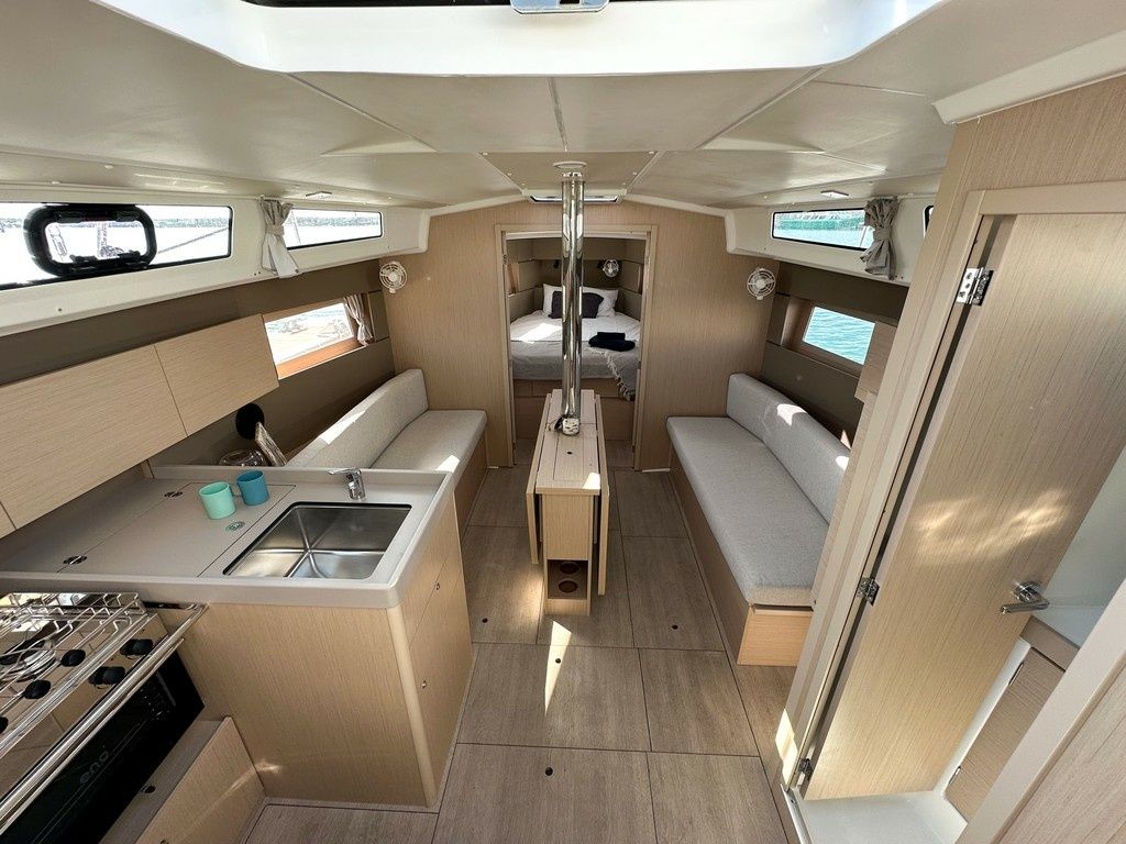 Beneteau Oceanis 38.1 | Triton