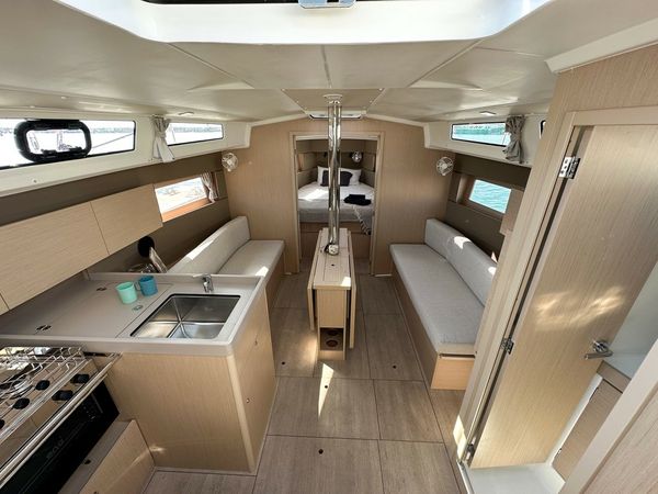 Beneteau Oceanis 38.1 | Triton
