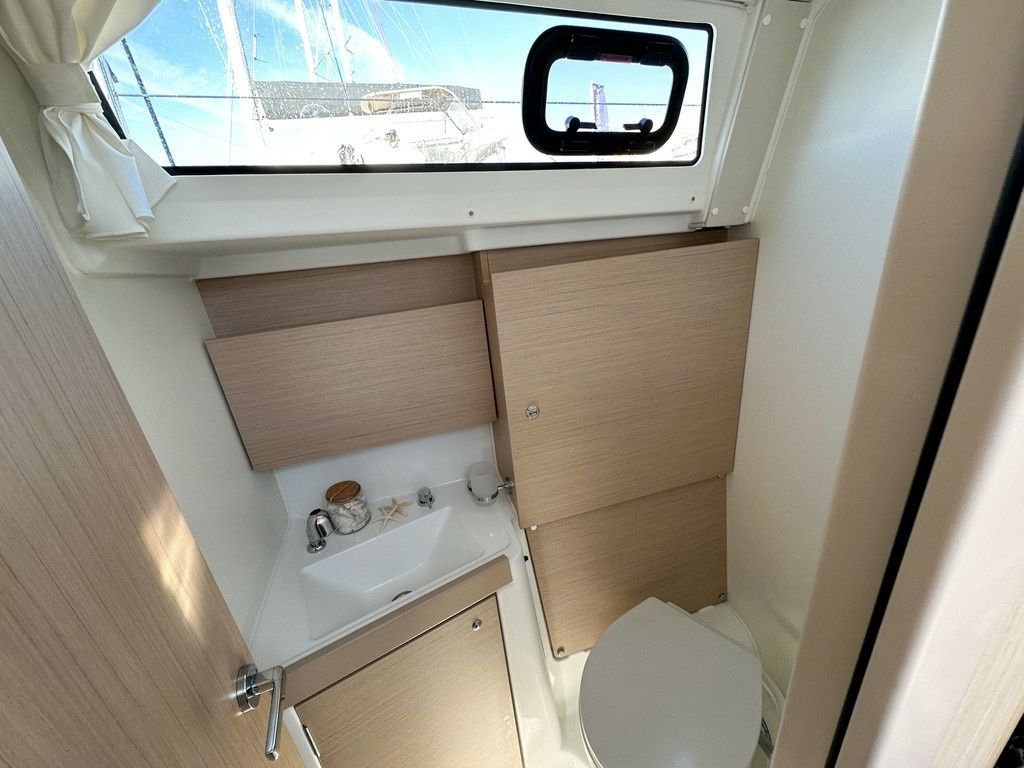 Beneteau Oceanis 38.1 | Triton