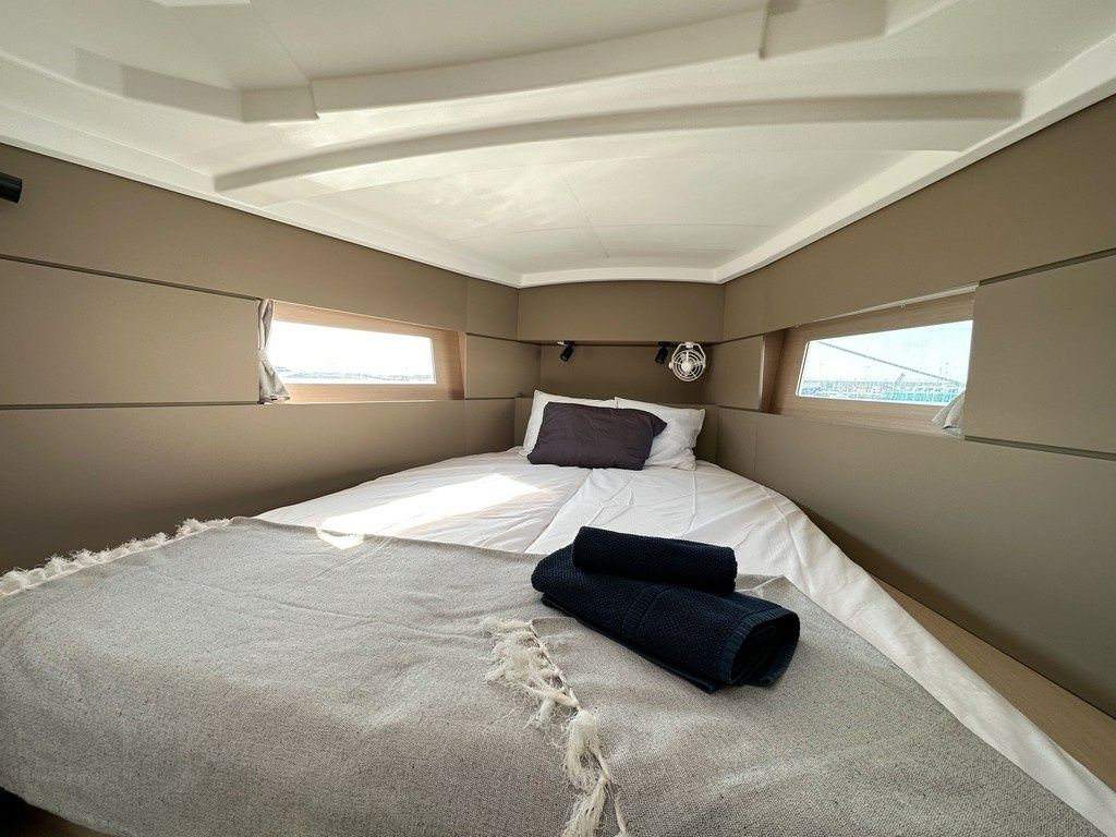 Beneteau Oceanis 38.1 | Triton