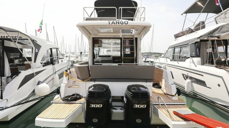 Beneteau Antares 11 Fly | Tango