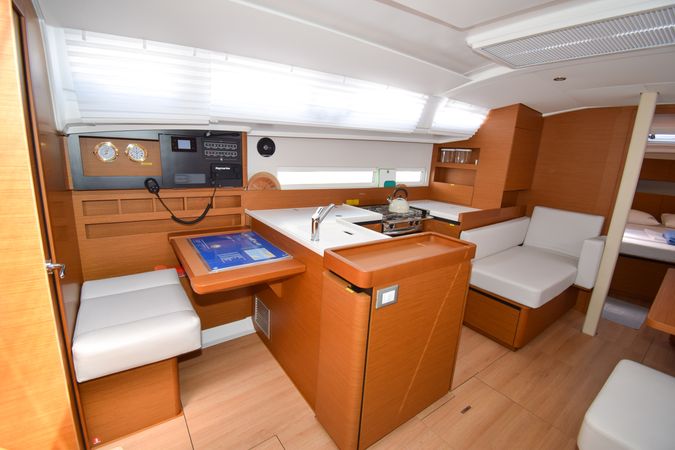 Jeanneau Sun Odyssey 410 | Sky Ela
