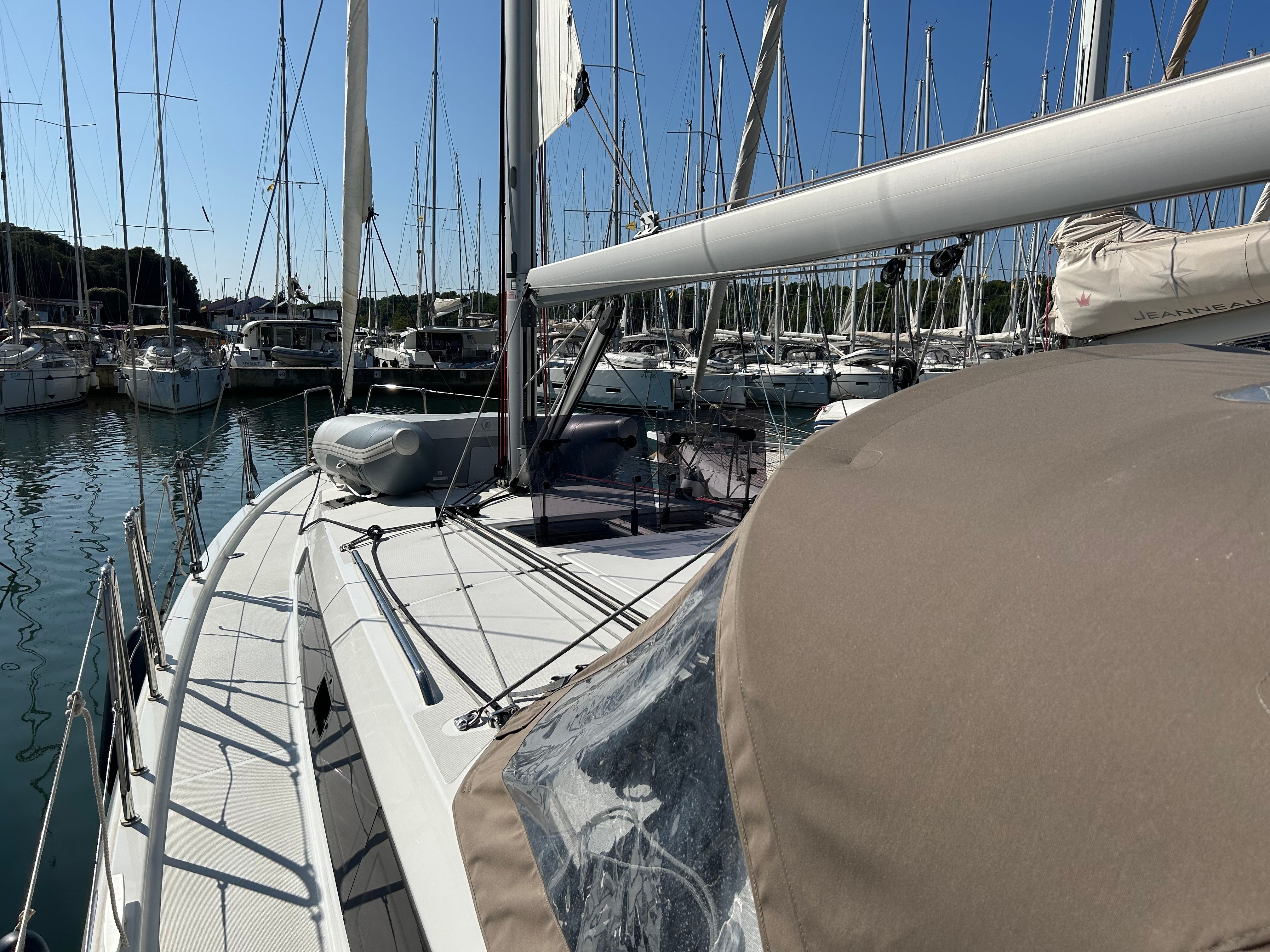 Jeanneau Sun Odyssey 410 | Magic Moments