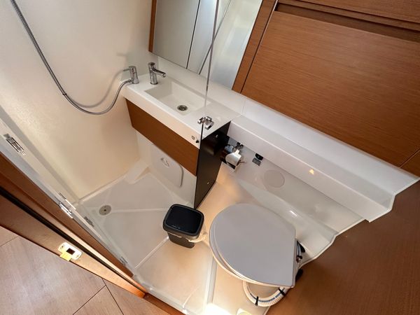Jeanneau Sun Odyssey 410 | Magic Moments