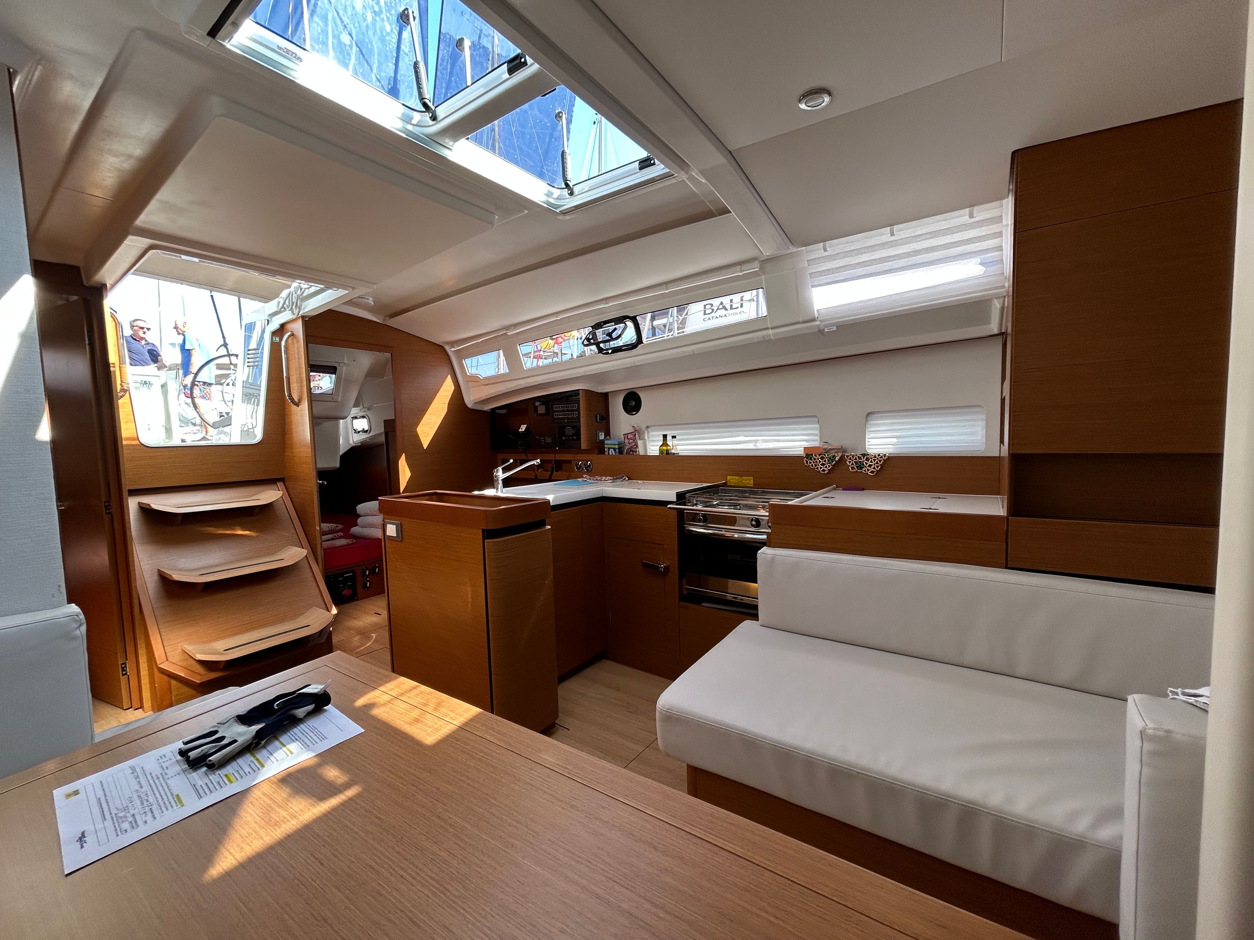 Jeanneau Sun Odyssey 410 | Magic Moments