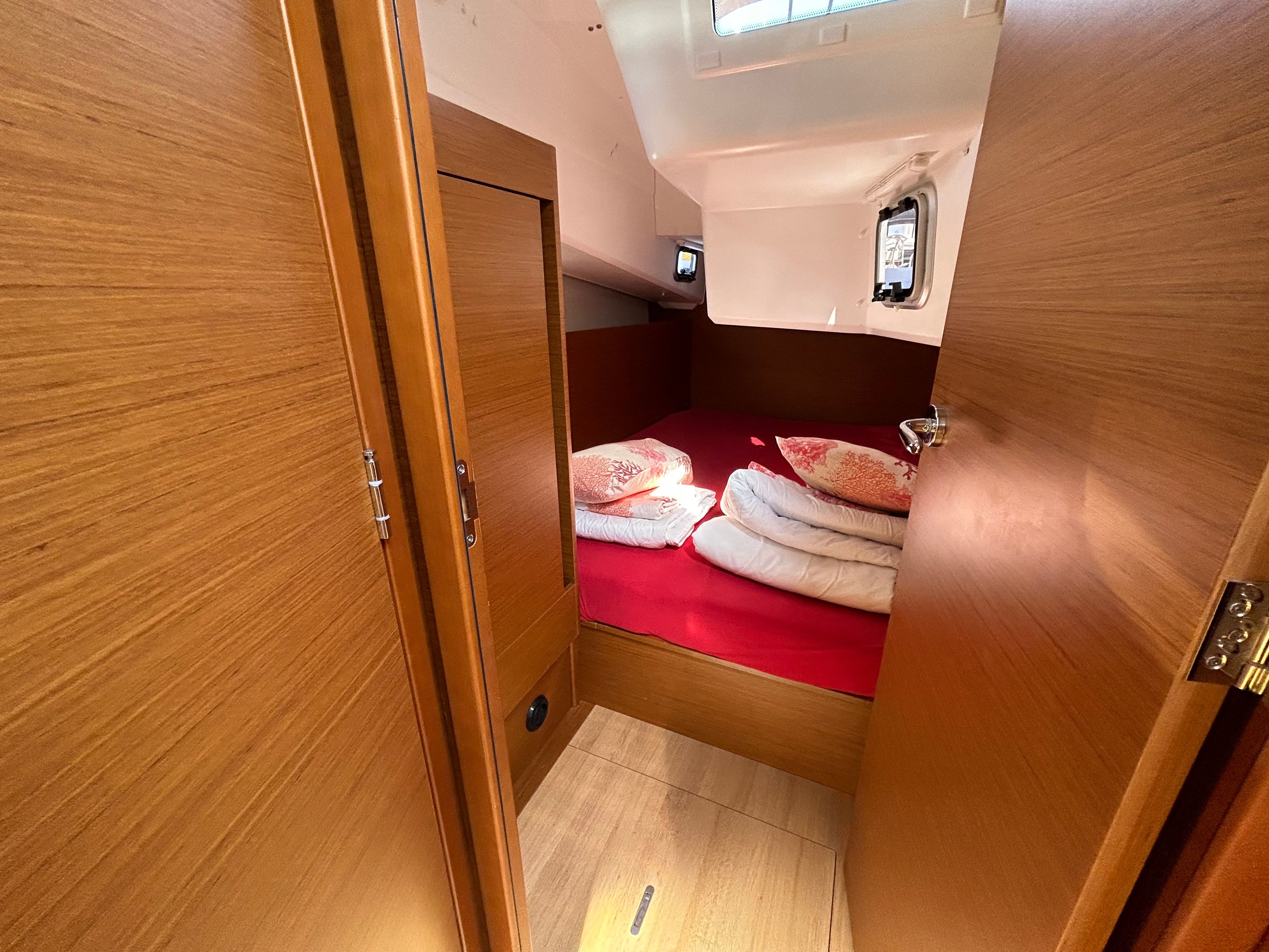 Jeanneau Sun Odyssey 410 | Magic Moments
