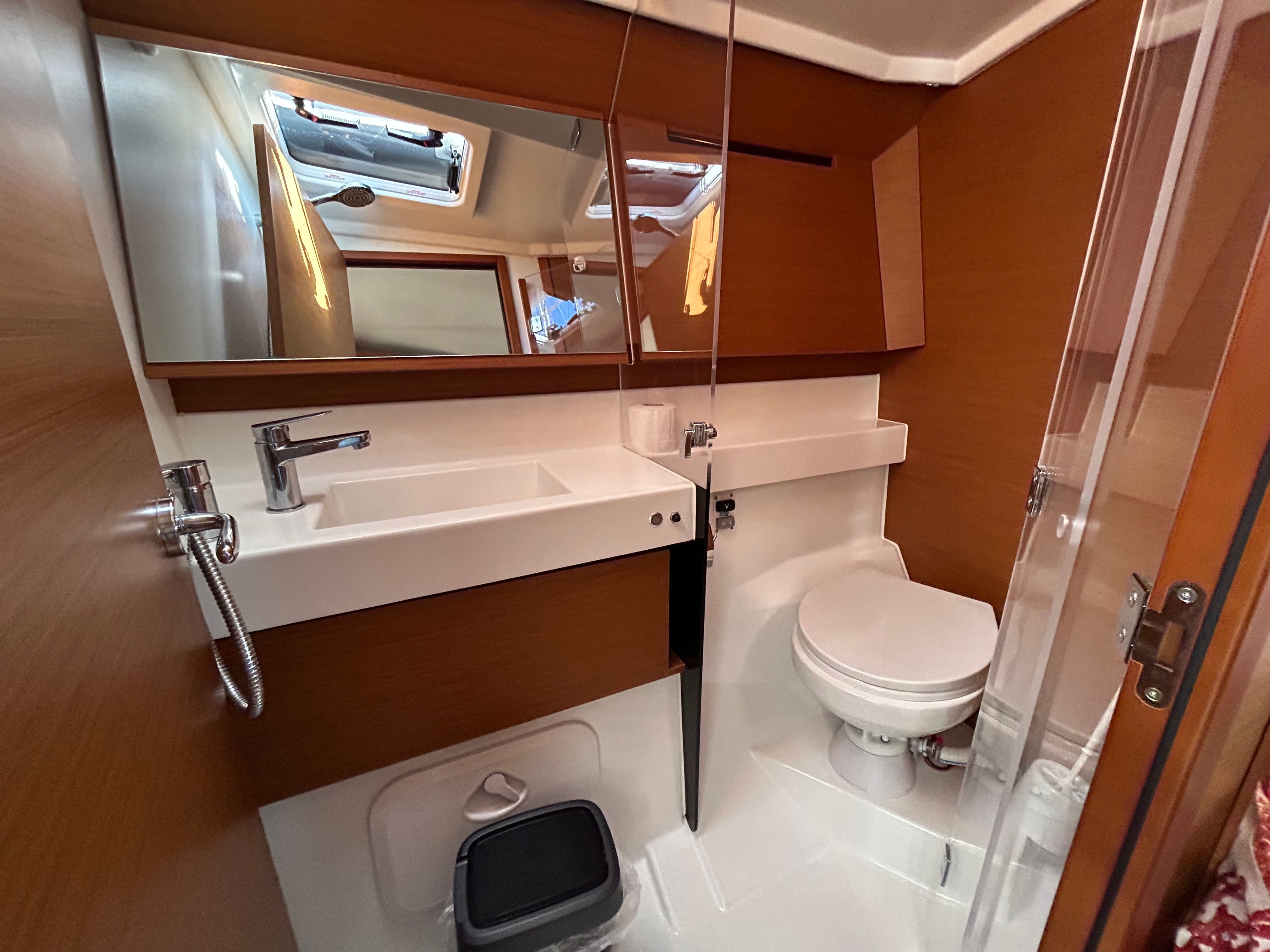 Jeanneau Sun Odyssey 410 | Magic Moments